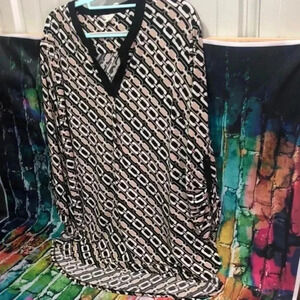 EST 1946 plus size blouse size 22/24‎ tan,white,black